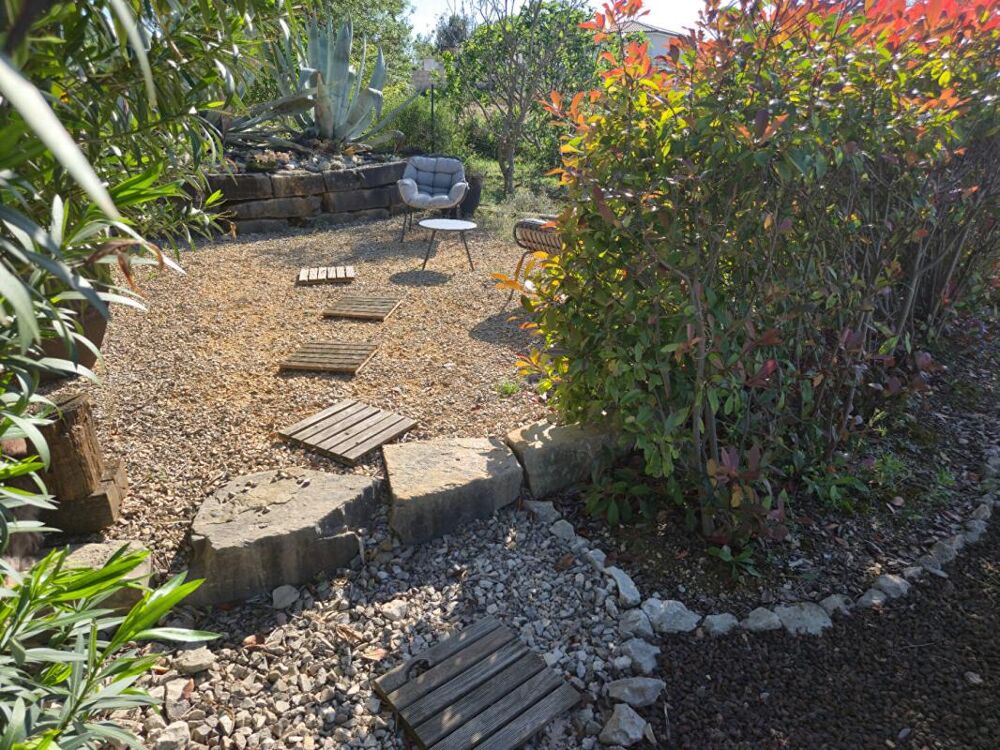 Villa avec piscine, dans un cadre résidentiel prisé