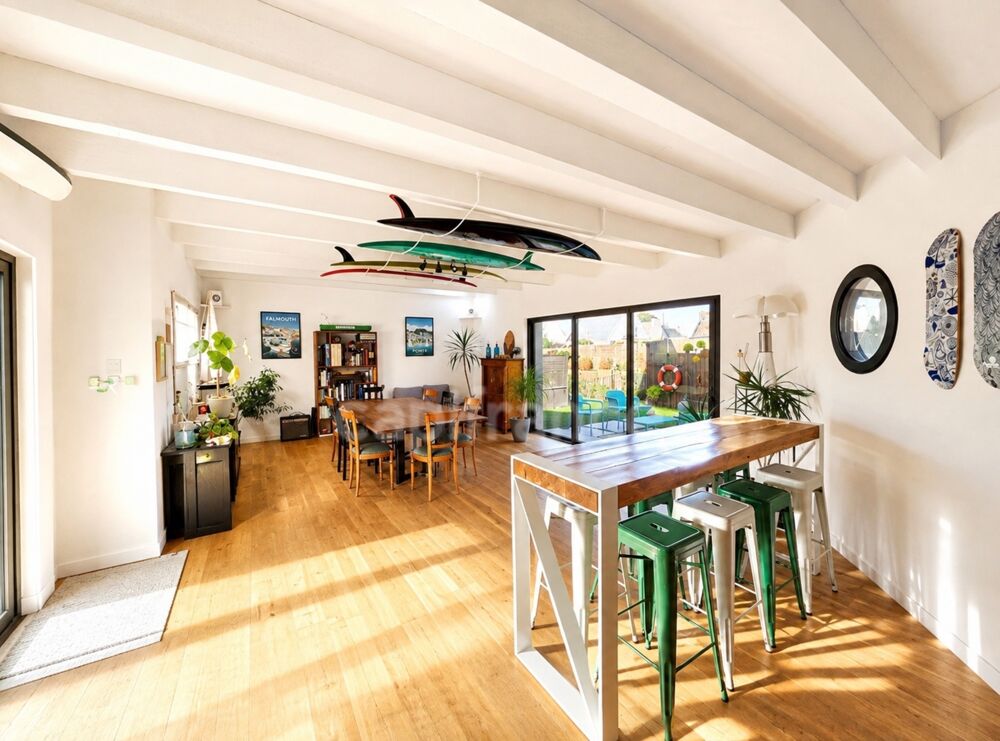 Maison contemporaine de 175 m²  Vie de plain-pied  Centre de Lannilis