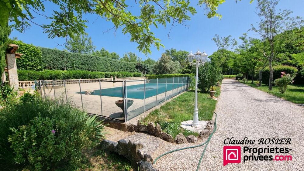 Besse Sur Issole Propriété 9 pièce(s) 237 m2 piscine terrain clos