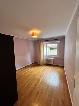  Appartement à louer 3 pièces 74 m²