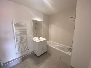  Appartement à louer 4 pièces 80 m²