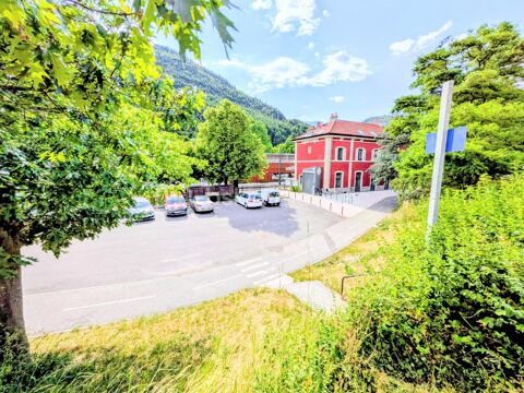   Local commercial 51 m² TOUS COMMERCES – Entrée de ville – Parking gratuit – Fort passage 