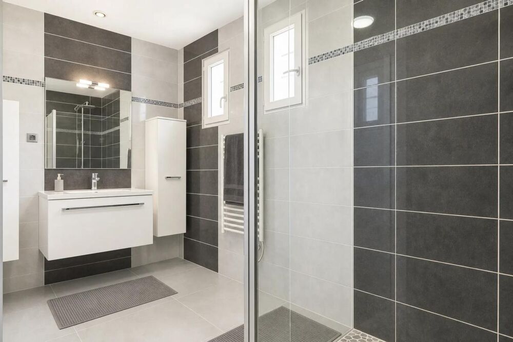 Maison 7 pièces avec grand jardin et piscine