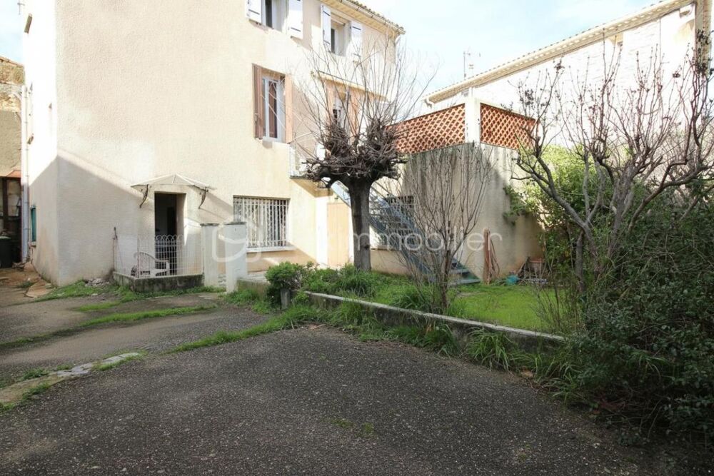 MILHAUD  Maison de village avec travaux et très fort potentiel