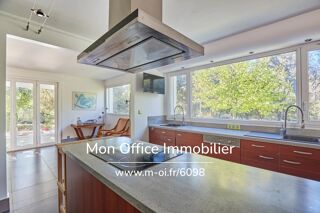  Villa  vendre 6 pices 240 m