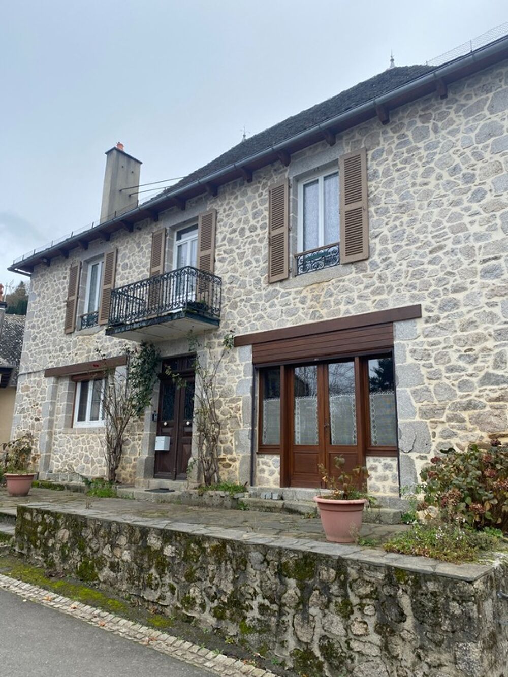 Vente Maison Rare: Bel ensemble immobilier  dans village pittoresque Maison et dépendances Junhac
