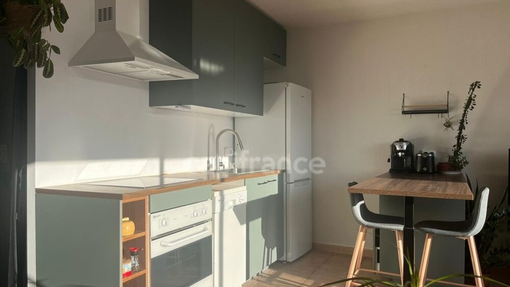 LA CIOTAT (13)  T2 de 43,24 m² au dernier étage avec ascenseur, balcon et vue dégagée