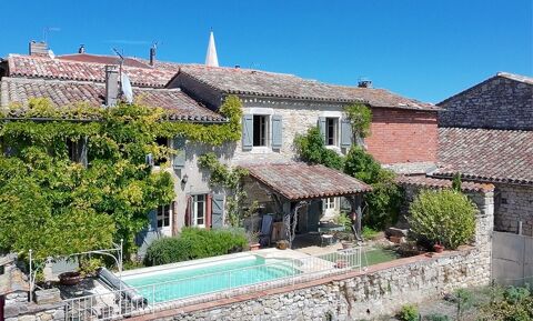  Senouillac, chteau de Mauriac, Maison en pierre T5 de 137 m avec dpendance Maison - 5 pice(s) - 137 m