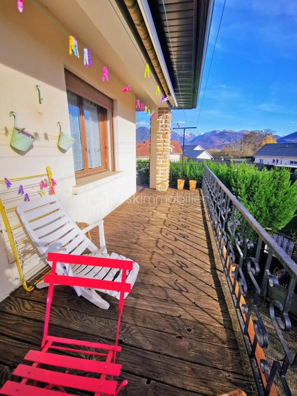 LA MURE SUD (38350)  VUE SUR LOBIOU - Sur une parcelle de 1 380m², Grande MAISON FAMILIALE de 222 m² + 229 m² de dépendances