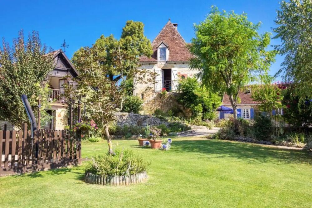 PROPRIÉTÉ TOURISTIQUE DE CHARME -12 PIÈCES - PISCINE -TERRAIN DE 3245 m² -IDÉALE PROJET TOURISTIQUE OU RÉSIDENTIEL