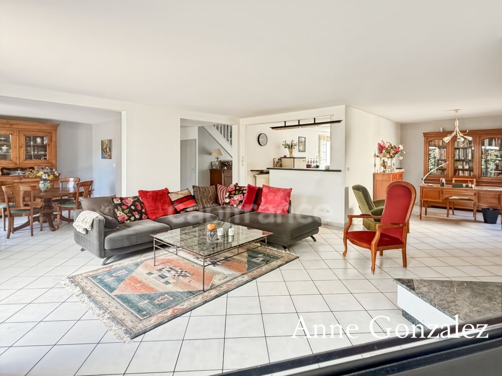 Saint Jean le Blanc, à 5 minutes d'Orleans dans un secteur privilégié etcherché à vendre grande maison familiale de 235 m2, 5 ch