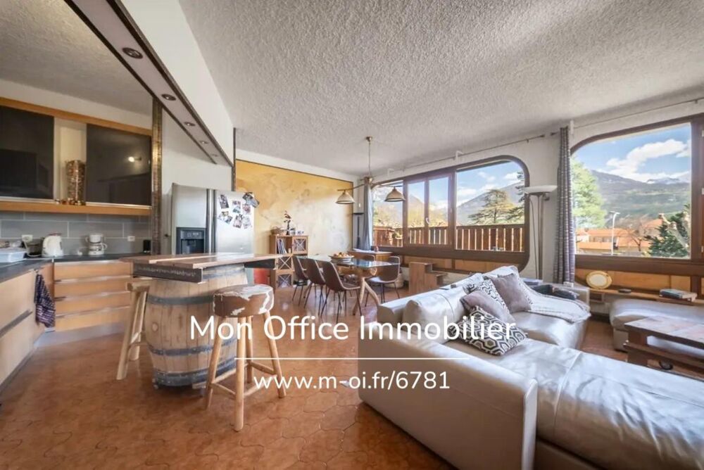 Référence : 6781-CLG - Maison d'environ 400m² à fort potentiel au coeur de l'Embrunais