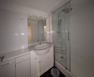 Vente Appartement Appartement à vendre 2 pièces BORDEAUX SAINT GENES Bordeaux