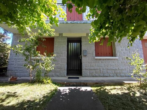   Maison familiale avec jardin et garage – Montsalvy (15120) Maison - 10 pièce(s) - 100 m²