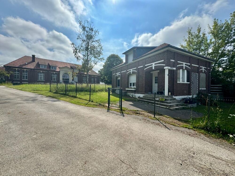 Vente Immeuble Ensemble  immobilier exceptionnel  pour investisseurs  ou bailleurs sociaux .Terrain  7159m2 Surface hab:1883m2 Moreuil