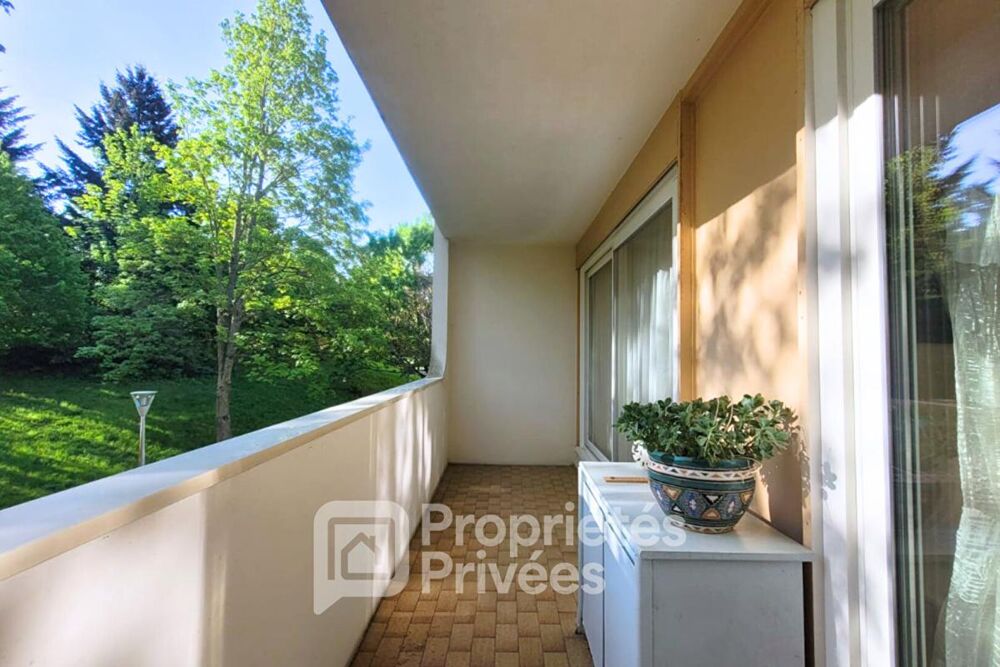 T4 lumineux avec loggia dans résidence calme