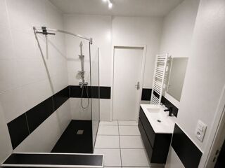  Appartement à louer 4 pièces 82 m²