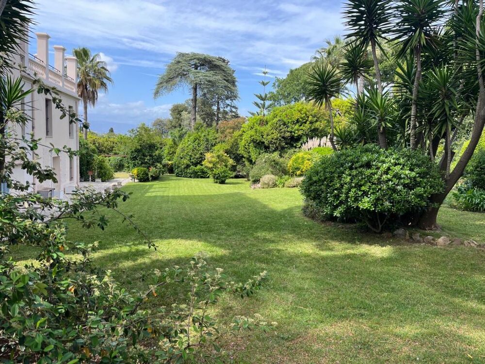 Vente Appartement Cap d'Antibes – Adresse confidentielle, grand appartement de caractère avec jardin et piscine Antibes