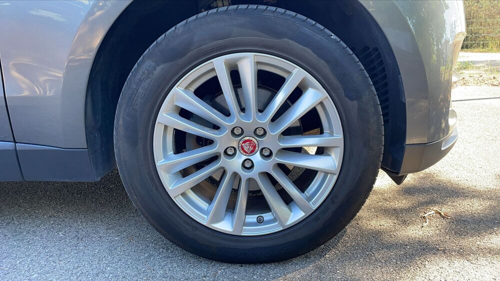 F-PACE 2.0 D 180 AWD BVA8 Portfolio - 5 places Automatique 2017 occasion 13001 Marseille