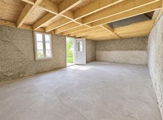 Vente Maison PENTY BRETON – NON MITOYEN – POULDREUZIC CENTRE – JARDIN CLOS – CLOS COUVERT DEJA RENOVE – TRAVAUX INTERIEUR A REALISER – 2 NIVE Pouldreuzic