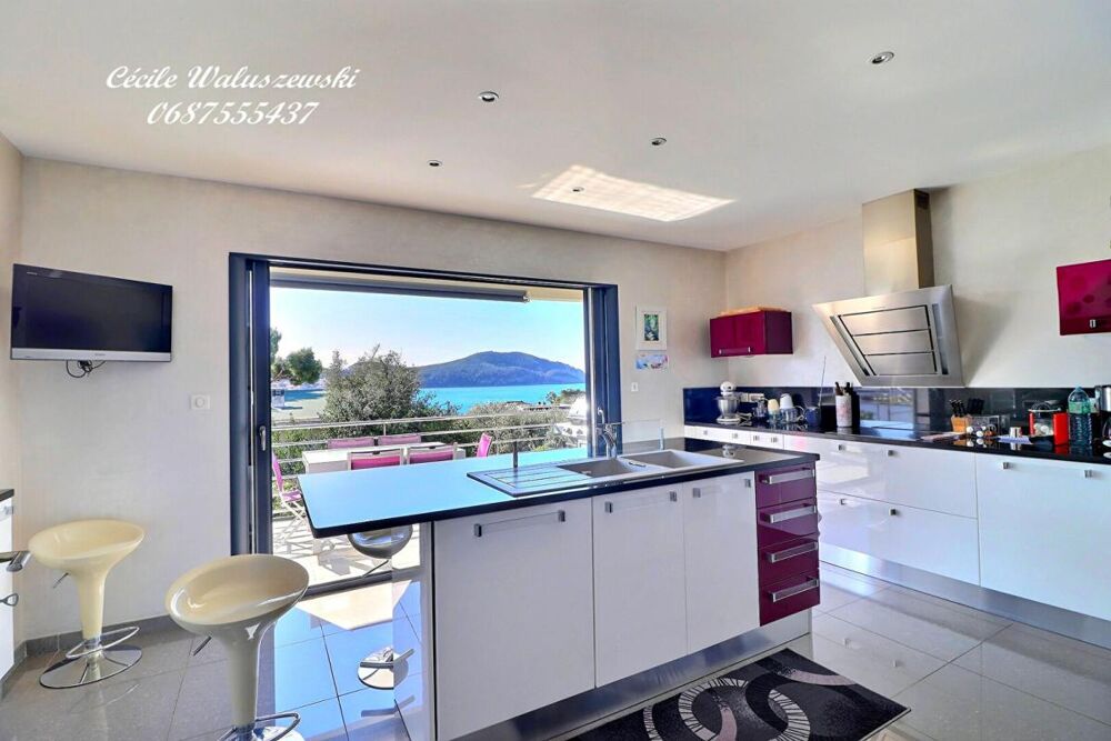 � vendre  Propri�t�/ch�teau Saint-Cyr-sur-Mer (83270)