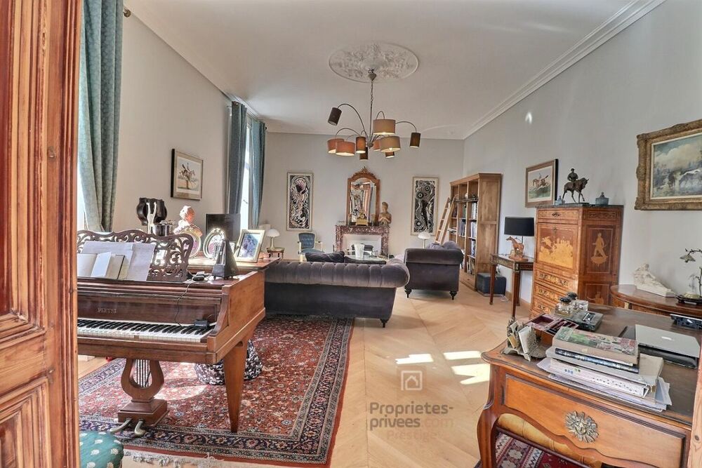 à vendre  Propriété/château Villeneuve-la-Comtesse (17330)