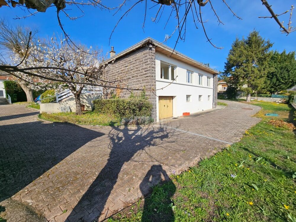 Vente Maison Maison 4 pi�ces -3 chambres- plusieurs garages -Beau terrain  2000 m2 - PERIGNAT LES SARLIEVE (63) Perignat les sarlieve