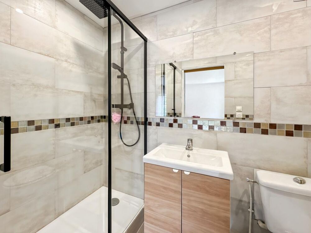 À Vendre  Studio VENDU LOUÉ avec Stationnement dans résidence sécurisée