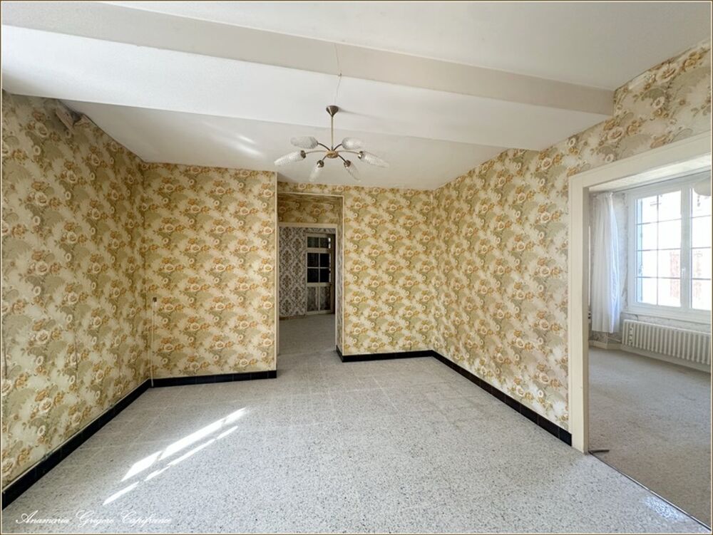 Loigny-La-Bataille - Maison de village - à rénover, combles aménageables, nombreuses dépendances, terrain 1 000 m²