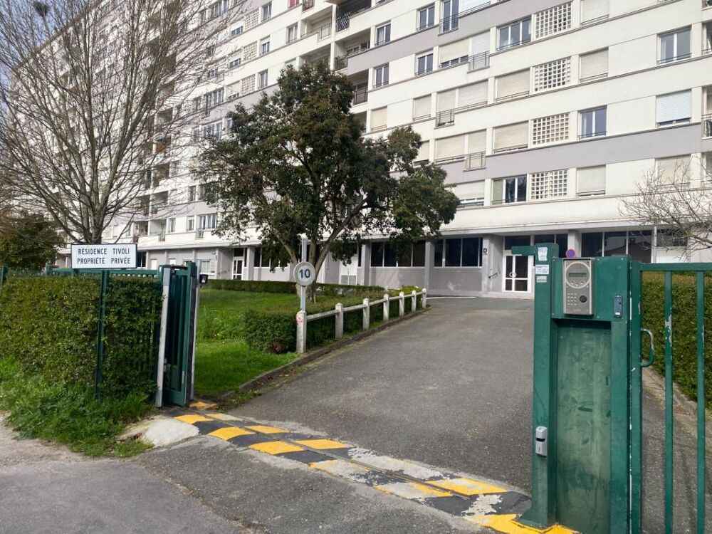 Vente Parking/Garage Garage fermé à vendre – Résidence Tivoli – Rue Camille Godard BORDEAUX Bordeaux