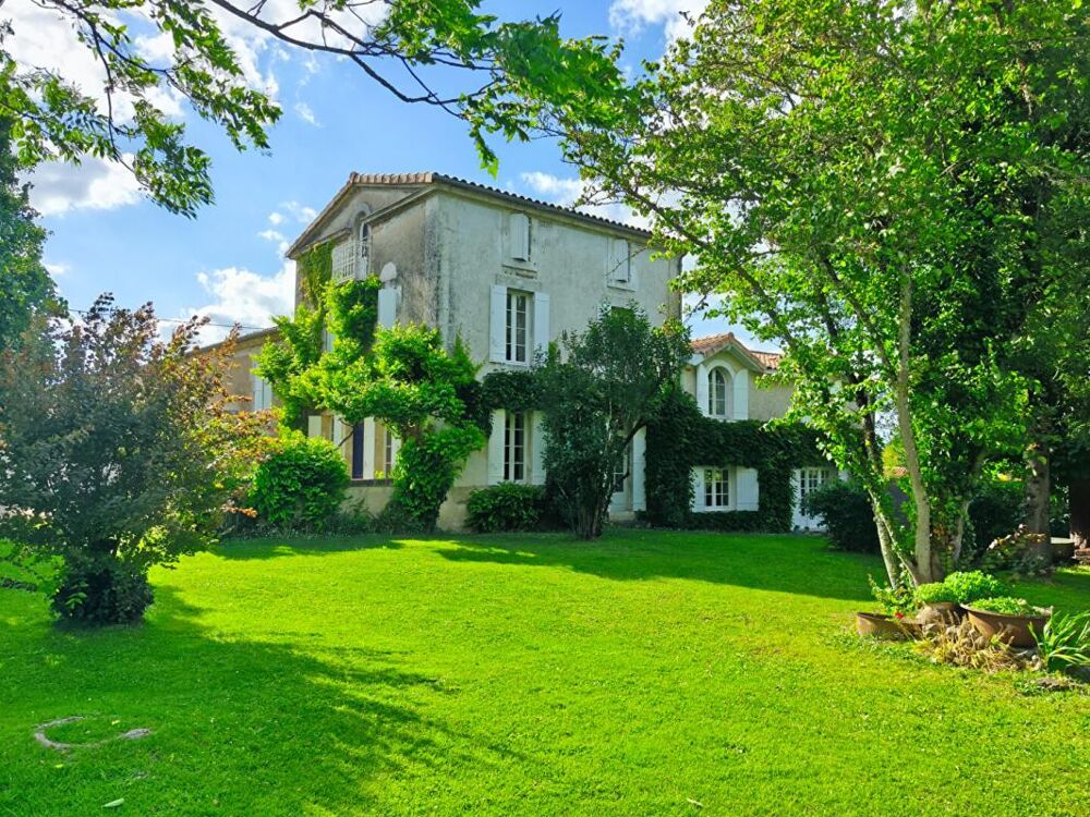 Vente Maison Très bel ensemble en pierre, maison d'habitation, gîte indépendant, granges, dépendances, piscine, parc clôt arboré Riberac