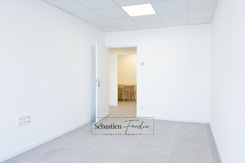   Bureau à louer LA SEYNE SUR MER (83) – 15 M² – FORTE VISIBILITÉ – BUREAUX NEUFS – PMR – STATIONNEMENTS La seyne sur mer