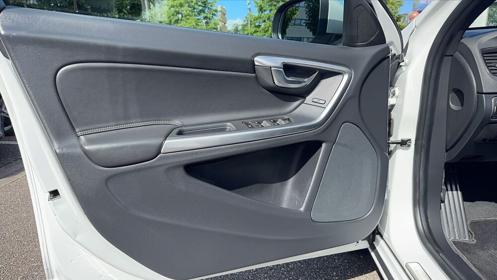V60 2.0 TDi 190 D4 Geartronic R-Design - Automatique 2018 occasion 54000 Nancy