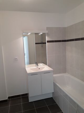  Appartement à louer 3 pièces 56 m²