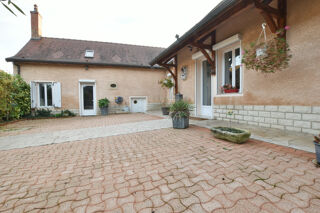  Propriété/château à vendre 8 pièces 254 m²