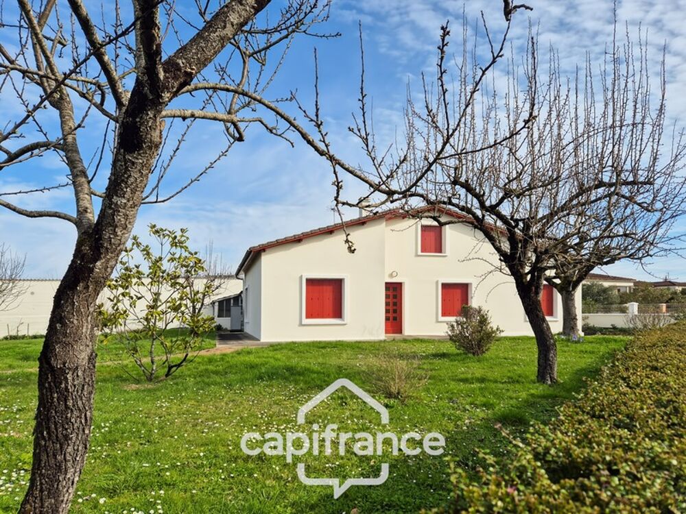 Maison à vendre entièrement rénovée, 6 pièces SAINT JEAN D'ANGELY (17), proche commerces avec jardin et garage
