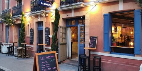 Id&eacute;al Implantation investisseur Bar restaurant Licence IV 130 m2 sur 850m2 au total Murs possibles 693000 69007 Lyon 7eme arrondissement