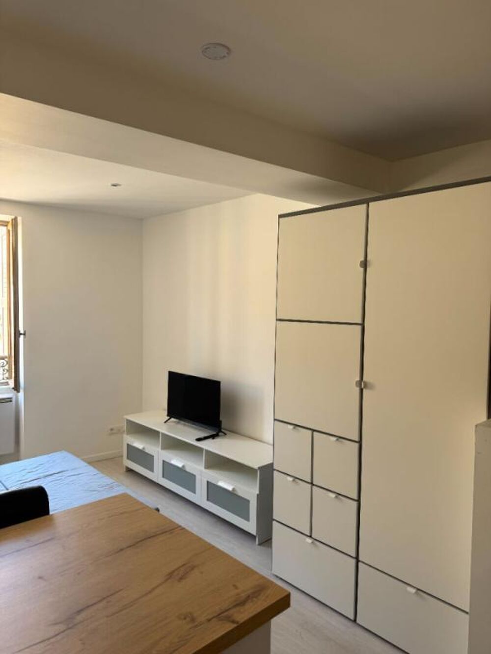 ROANNE - STUDIO MEUBLE TOUT EQUIPE