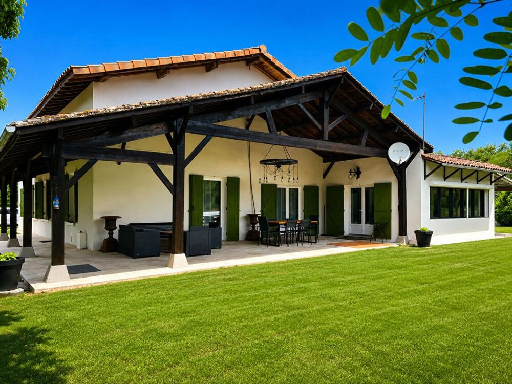 Propriété en pierre 290 m² avec gîte, dépendances, piscine et 4 ha