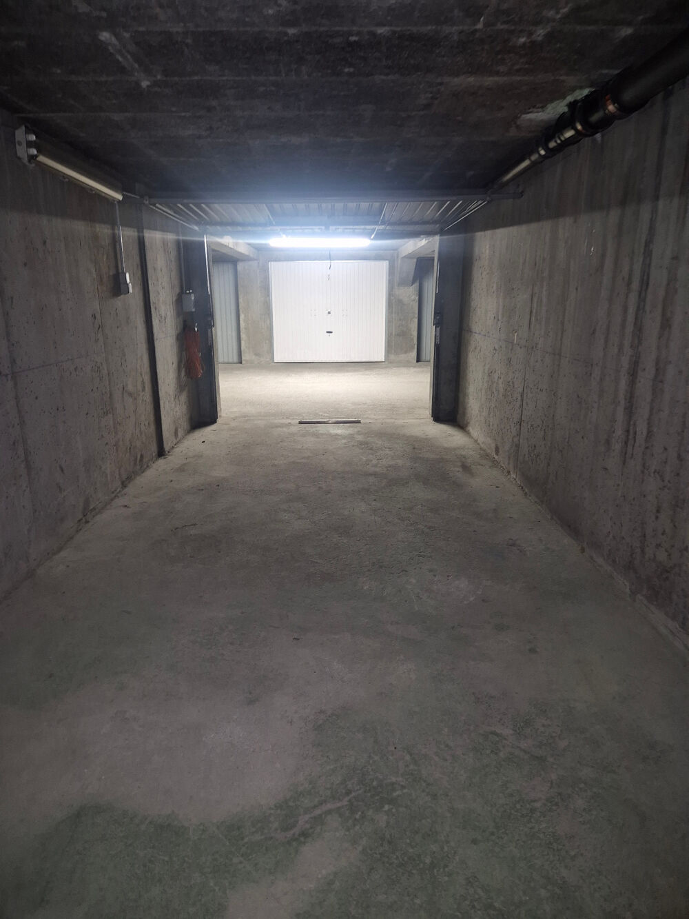 GRENOBLE  SECTEUR AMPÈRE / DOCTEUR GREFFIER GARAGE 20m² Sécurisée