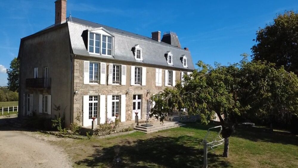 Château du XVI? siècle à Aigurande - 600 m² habitables - 9 ha de prairies et bois  Pays de George Sand Indre (36) 599 000 €