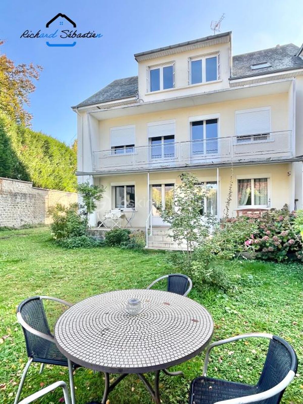 Maison Immeuble de 245 m²