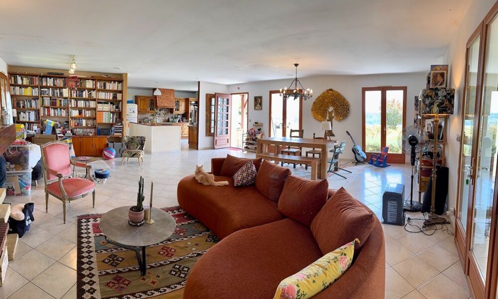 Vente Maison Charmante propriété de campagne avec piscine, dépendances et vue imprenable – Périgord Vert Saint mesmin