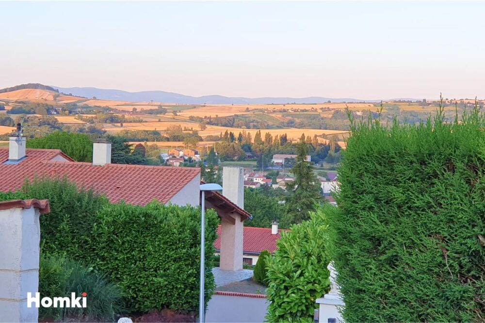 Vue imprenable, aucun vis-à-vis et plain-pied : une maison rare à Billom