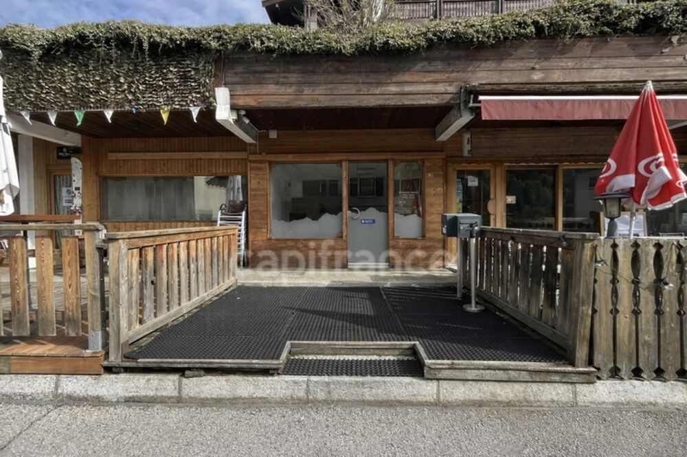   A Vendre : Local pour activité professionnelle ou bureaux au coeur du Grand Bornand - Emplacement stratégique dans une station d 