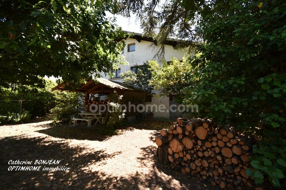 CARCANS BOURG - Maison familiale à rénover avec dépendances sur un magnifique terrain arboré d'environ 1400 m2