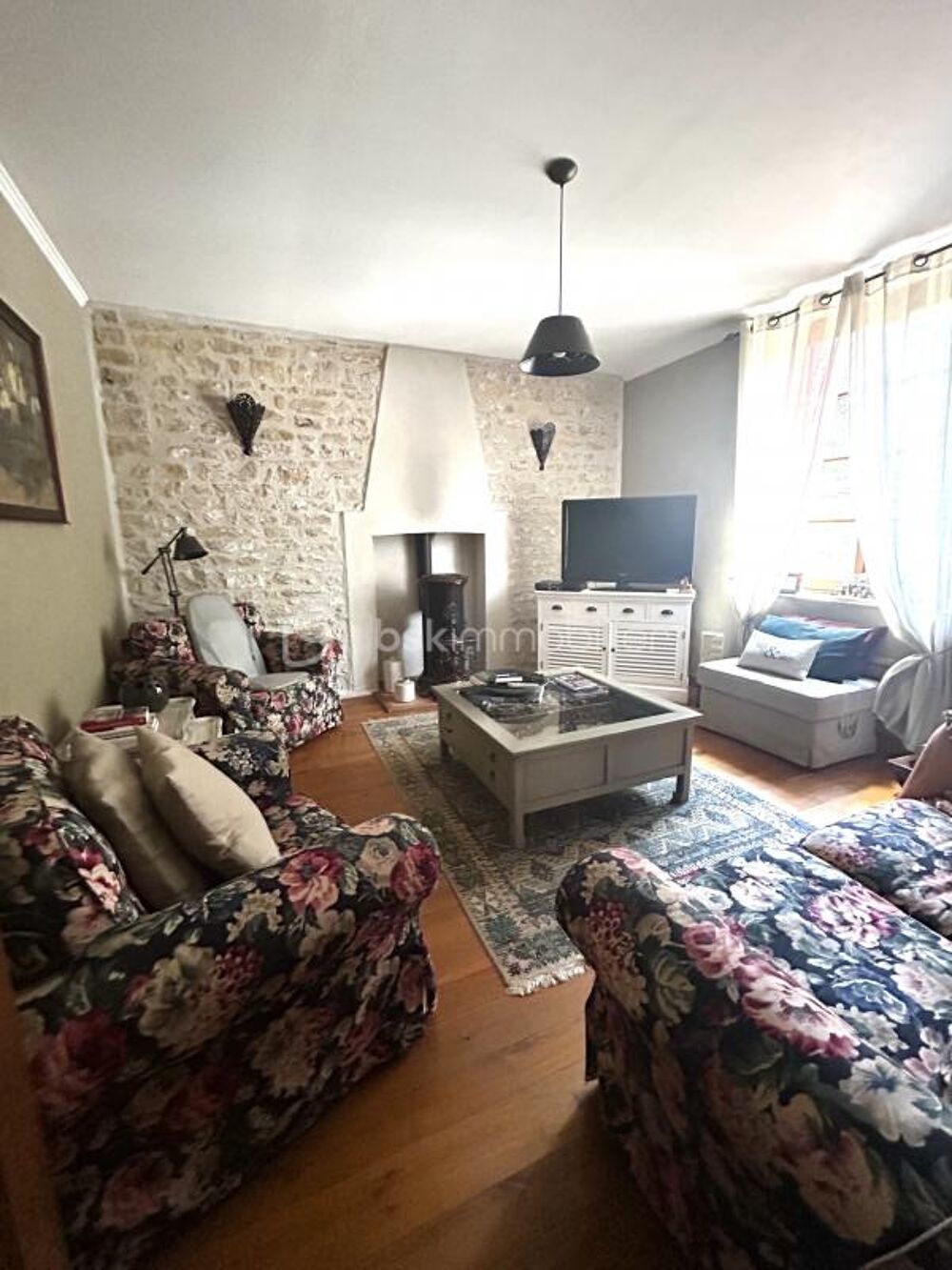 Vente Propriété/Château Maison de caractère au cœur du village de Nanteuil-en-Vallée Nanteuil en vallee