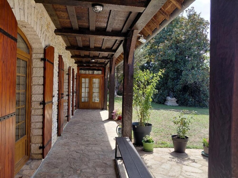 Vente Maison Maison de caractère 262m2 sur 4 ha avec étangs privés à THIVIERS (24) 717 000€ FAI Thiviers