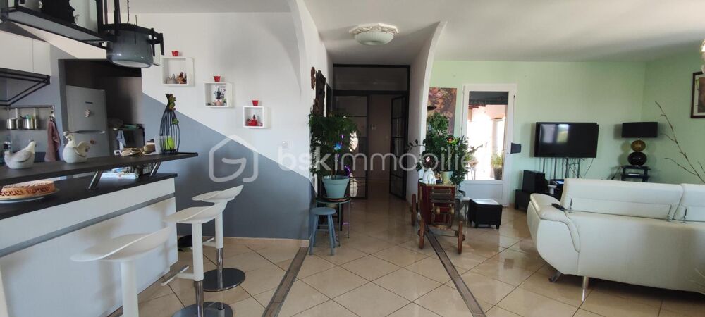 Villa de 132m² avec jardin, garage, piscine et terrasse