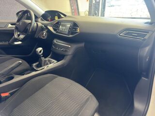 308 II SW 1.6 HDI 120ch BVM6 Active 2015 occasion 34500 B&eacute;ziers